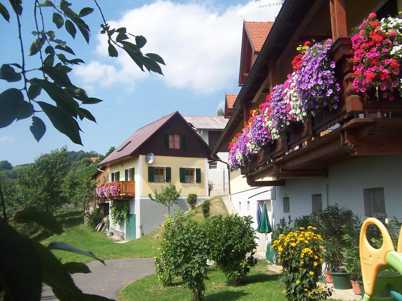 里欧查赫Weingut Fellner住宿加早餐旅馆 外观 照片